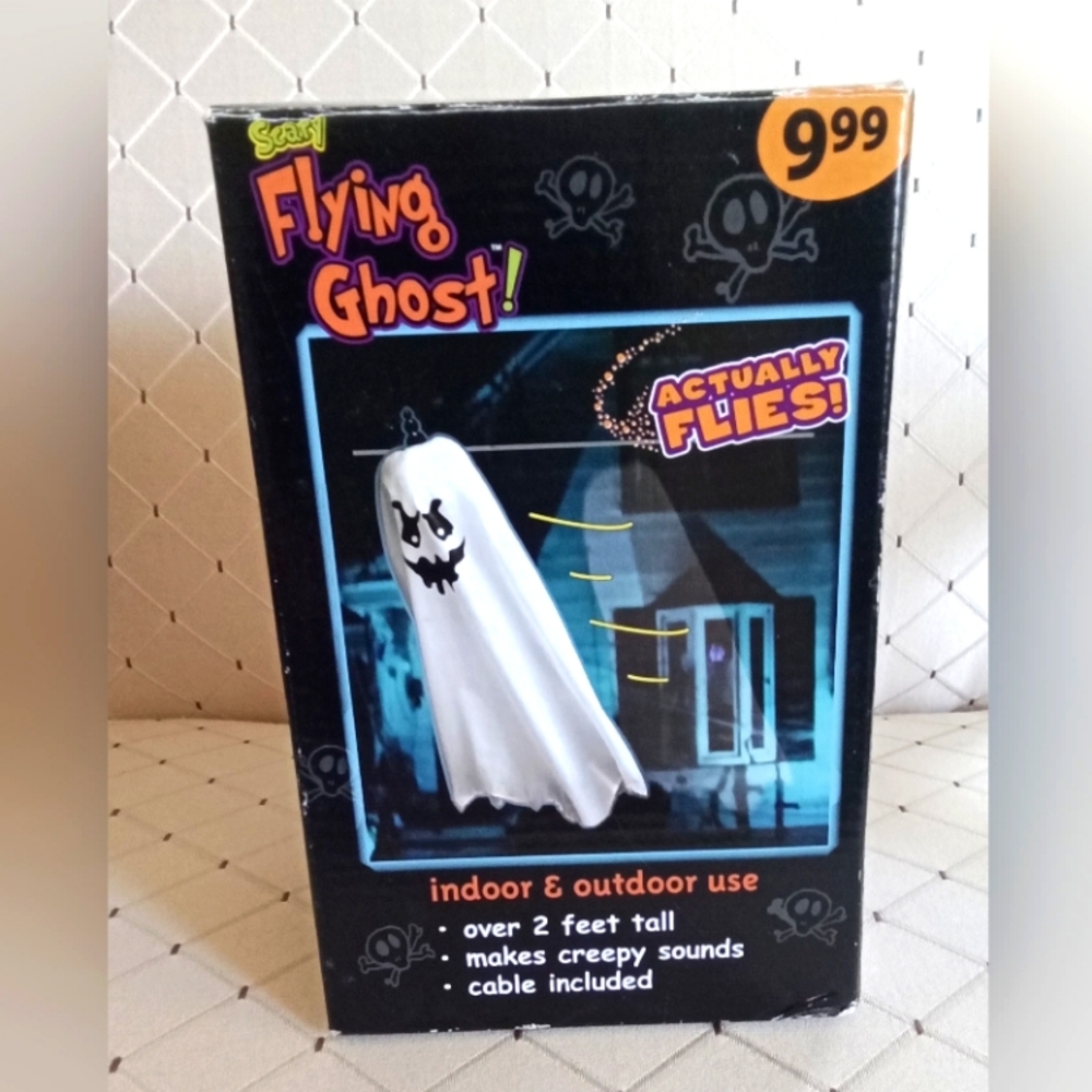 HALLOWEEN "FLYING GHOST",